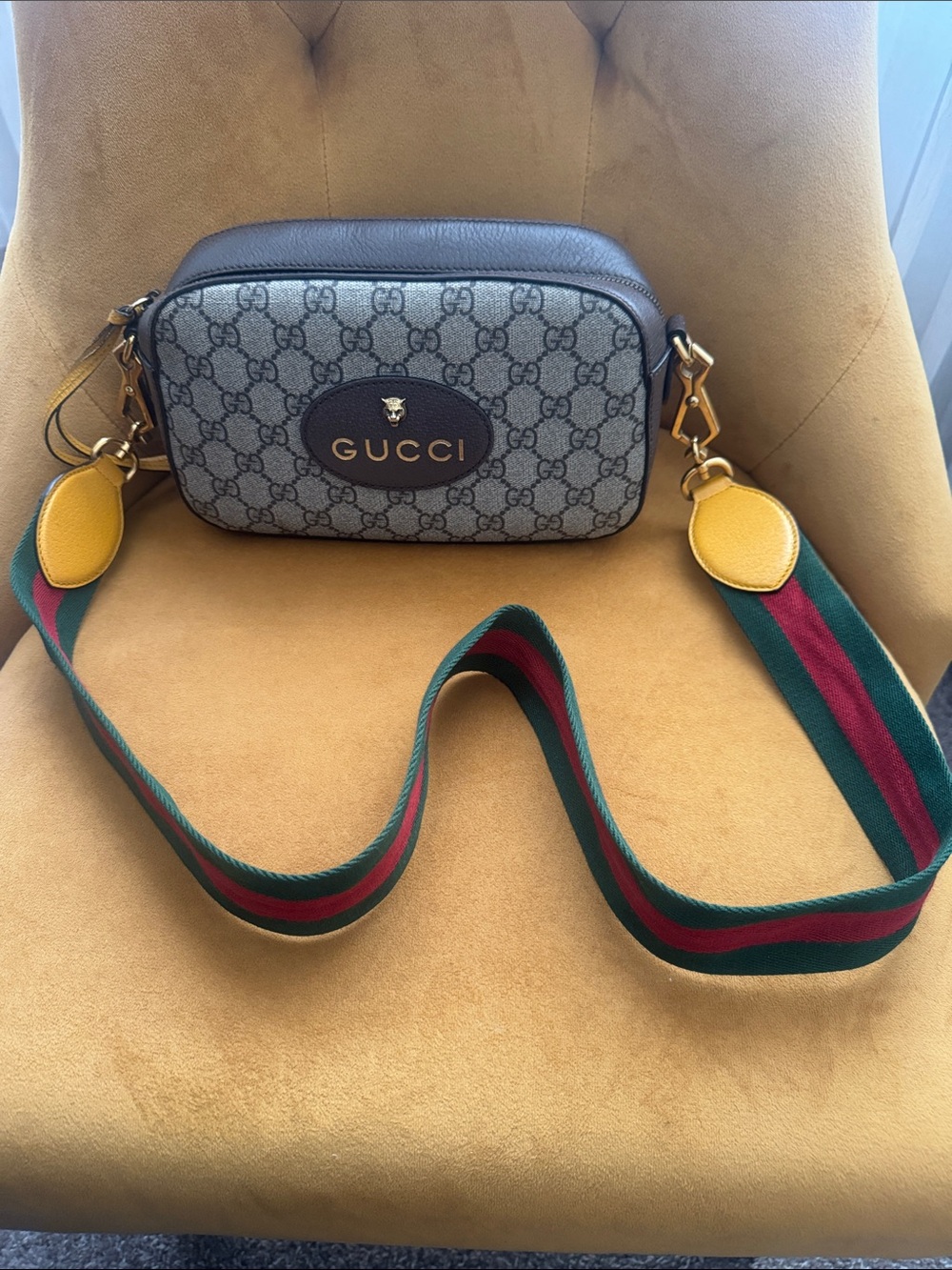 Gucci GG Supreme Canvas Crossbody Bag in Beige/Brown with Green-Red Strap